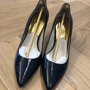 Michael Kors navy patent pumps size 7 brand new